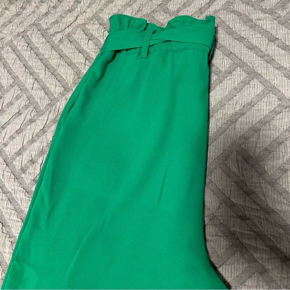 Women’s Green Riley & Rae Capri Pants - Picture 13 of 16